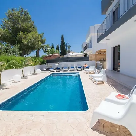 Golf Villa *